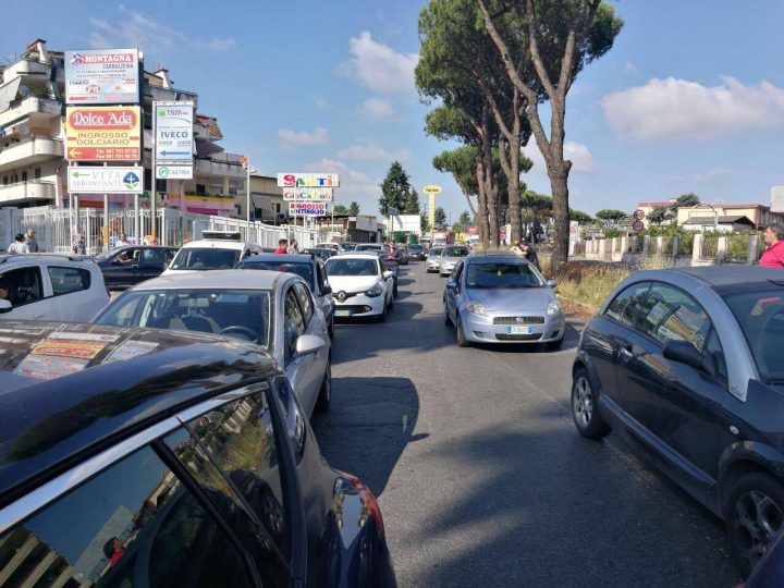 Melito: circumvallazione paralizzata per protesta. Problemi alla rete idrica