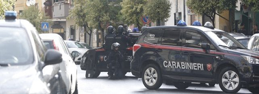 Qualiano, uomo uccide la madre e poi si barrica in casa per otto ore