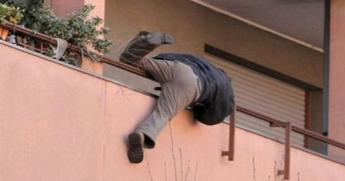 Frattamaggiore, litiga con la moglie e tenta il suicidio