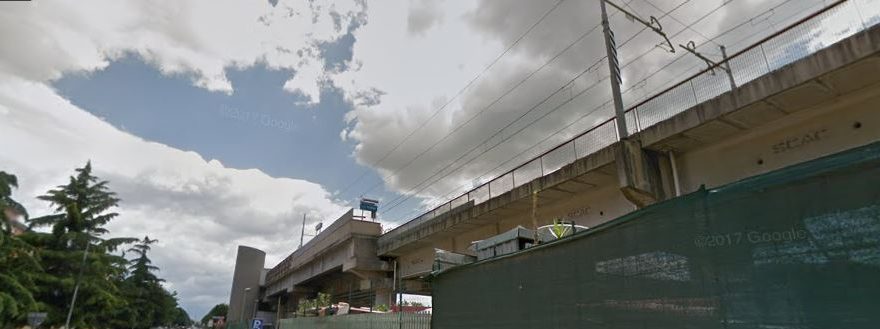 Casalnuovo, 17enne si lancia nel vuoto dal viadotto della Circumvesuviana