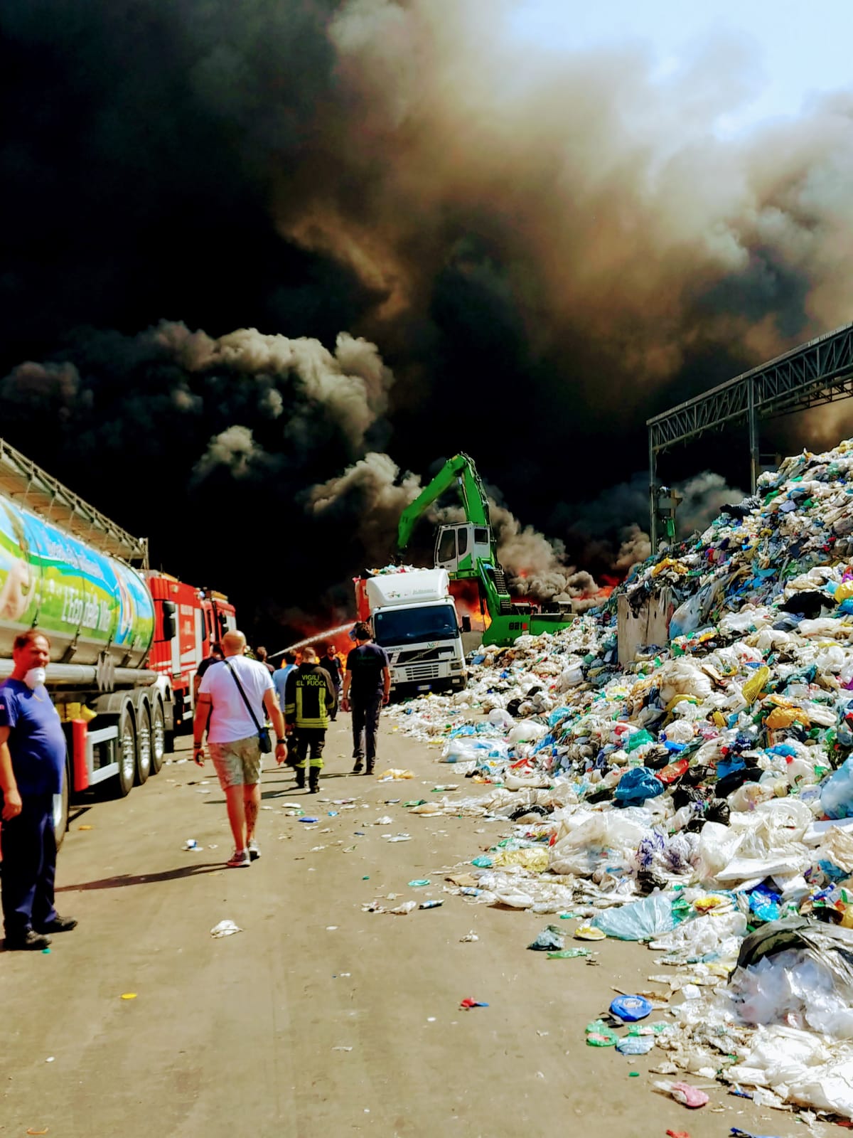 Rogo tossico Caivano. Dal governo arriva il sostegno di Spadafora