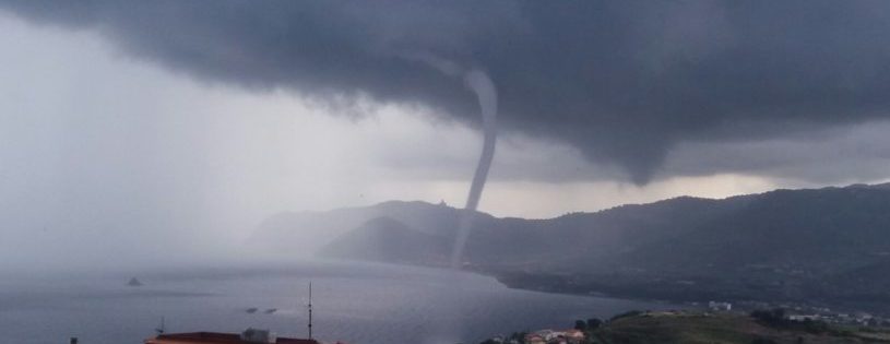 Maltempo, paurosa tromba marina in costiera amalfitana (Video)