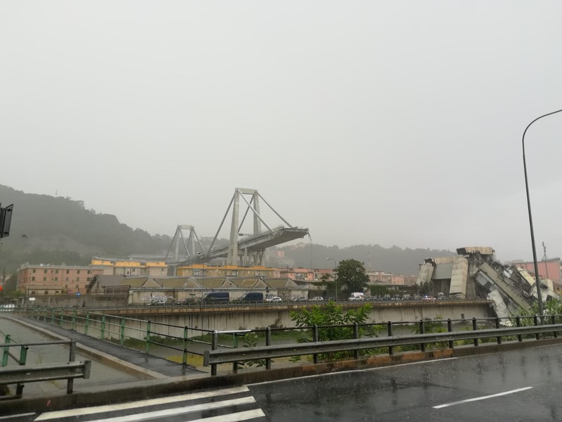 GENOVA: Crollo di Ponte Morandi, si contano già 22 morti.