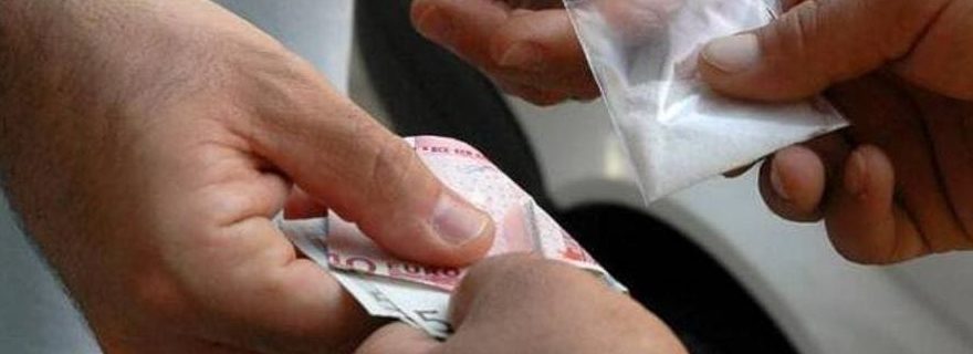 Frattamaggiore: blitz nell’abitazione di un pusher, trovato un kg di droga