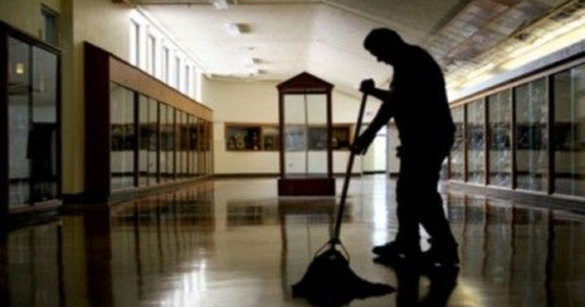 Orrore a scuola, arrestato bidello con l’accusa di abusi sessuali su un bambino