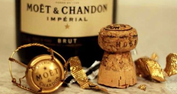 Afragola: I Nas sequestrano Moet e Chandon contraffatti