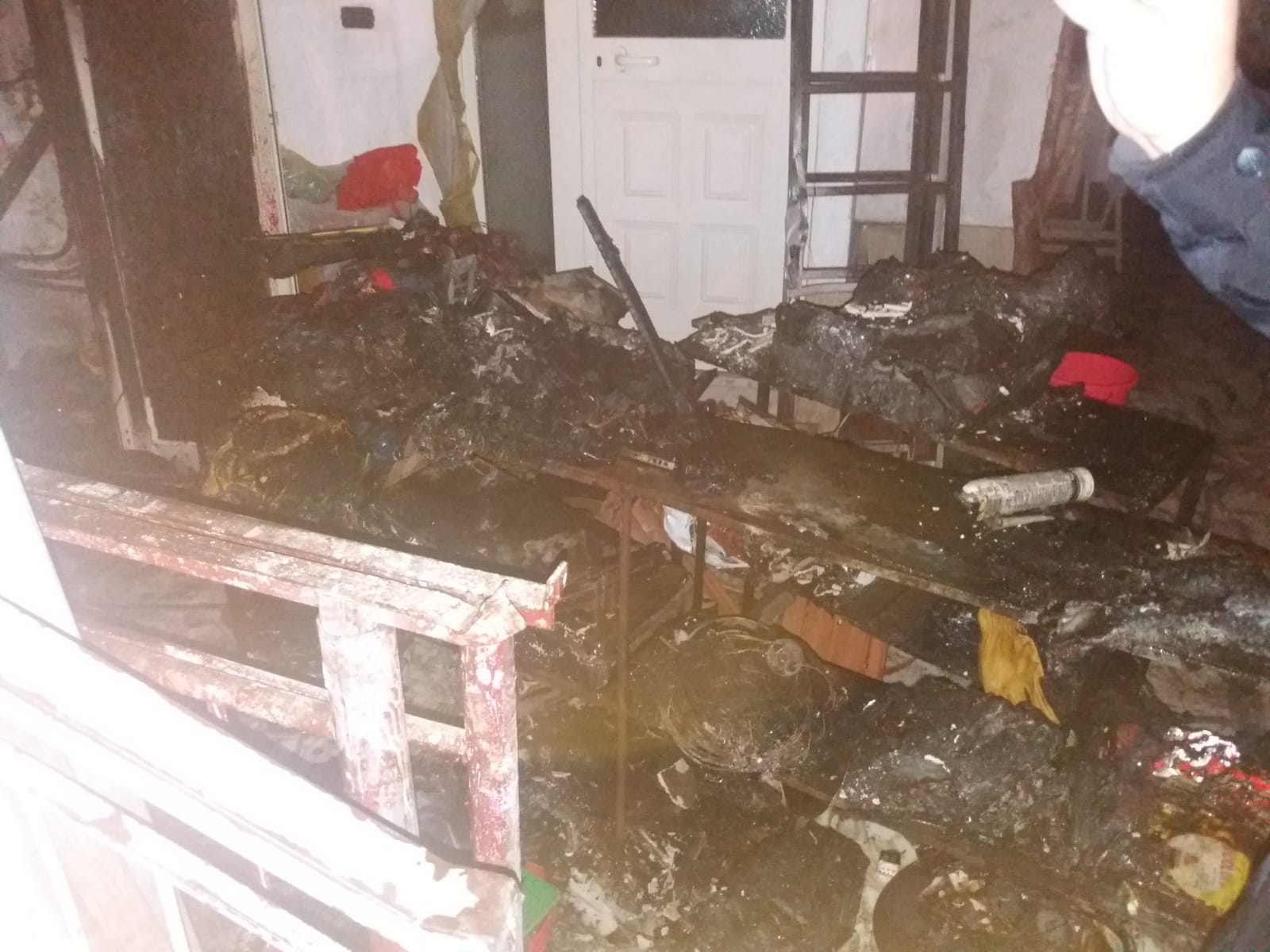 Frattamaggiore: Incendio nella notte, Agenti evitano la tragedia