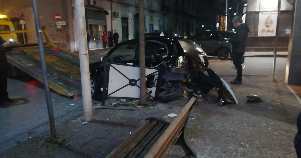 Frattamaggiore: Incidente stradale in centro, una ragazza ferita