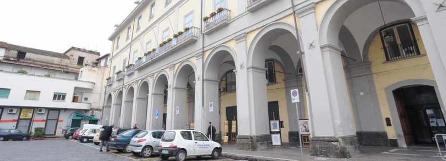 Aversa, positivo al Covid un dipendente comunale
