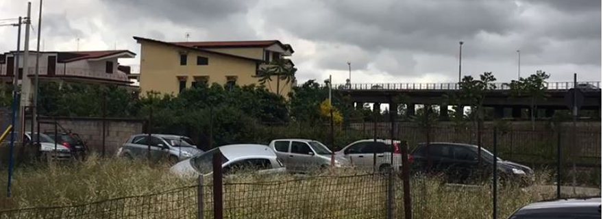 Grave incidente a Grumo Nevano, auto fuori strada