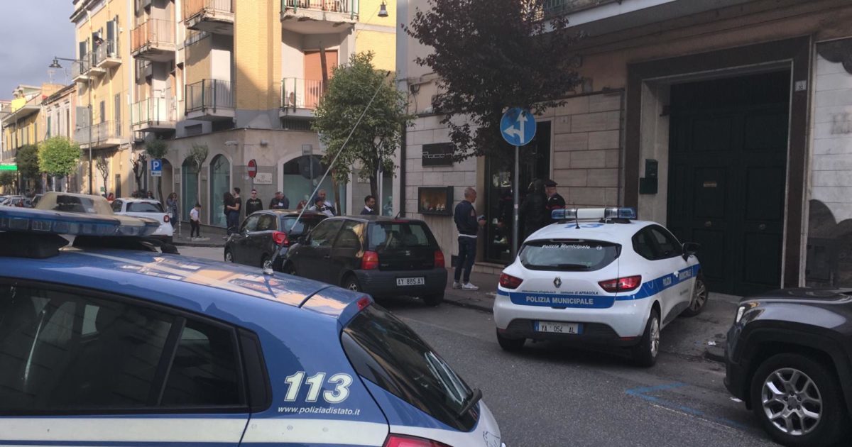 Afragola: rapina in centro, esplosi tre colpi di pistola. L’obiettivo un Rolex