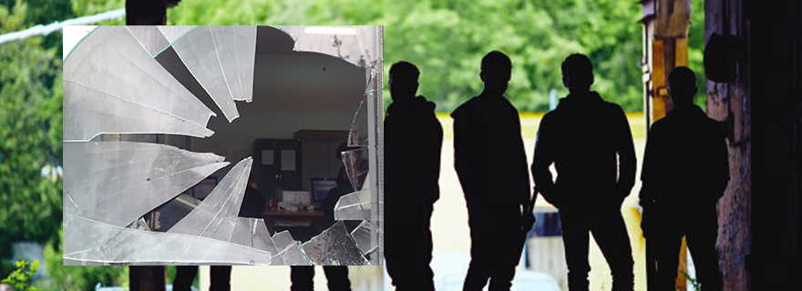 Acerra: Incubo baby gang, vetri rotti e gomme bucate