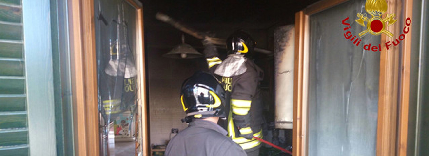 Incendio a Sant’Antimo, evacuata una palazzina