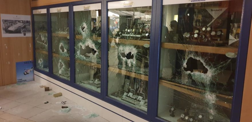 Afragola: Colpo in gioielleria al centro “Le Porte di Napoli” bloccato dalla vigilanza