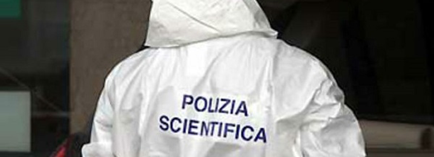 Giugliano, cadavere di un uomo impiccato trovato in un casolare