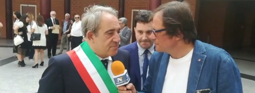 Grillo si dimette: ad un anno dal suo insediamento arriva la prima crisi vera