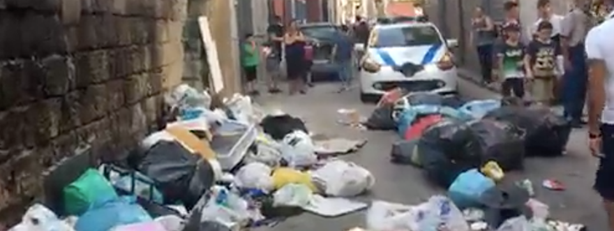 Afragola: Ancora rifiuti nel centro storico, interviene la Polizia Locale