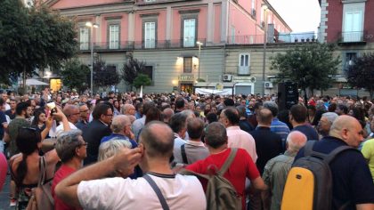 Giugliano: “No” alla discarica. Protesta dei cittadini presso Piazza Matteotti