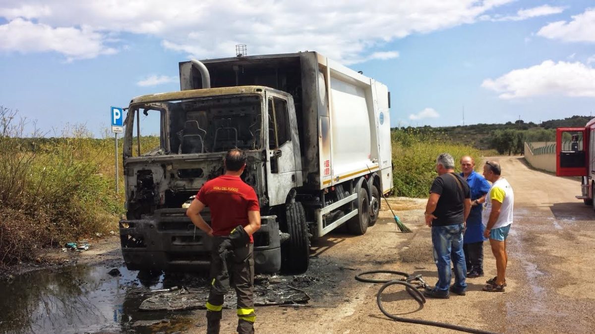 Caivano: Assalto all’autocompattatore, ritrovato poi bruciato