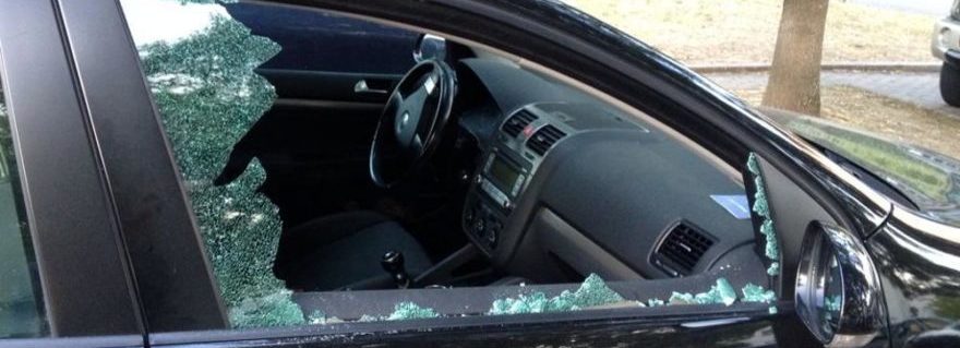 Varcaturo: Saccheggiate e danneggiate 30 auto nel parcheggio di un lido