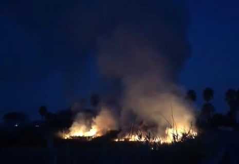 Incendio di sterpaglie sulla Circumlago