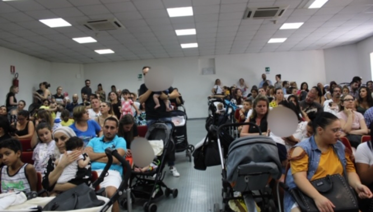 Il Comune premia 110 famiglie con un bonus per i nuovi nati