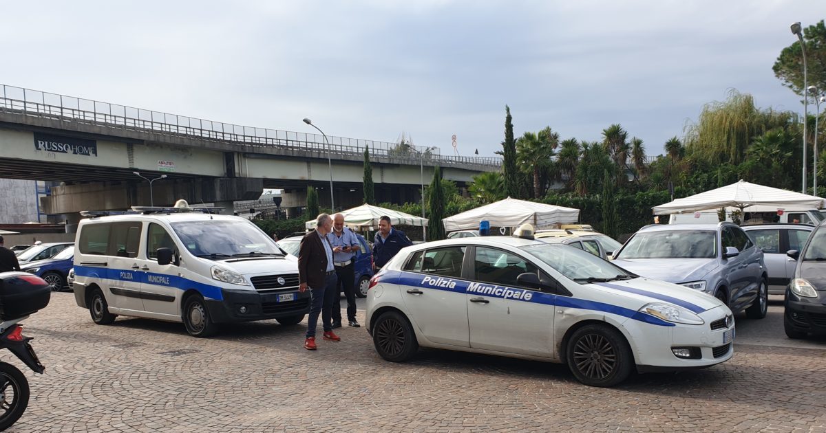 Arzano: Blitz della Polizia Locale al cimitero, emessi 15mila euro di verbali