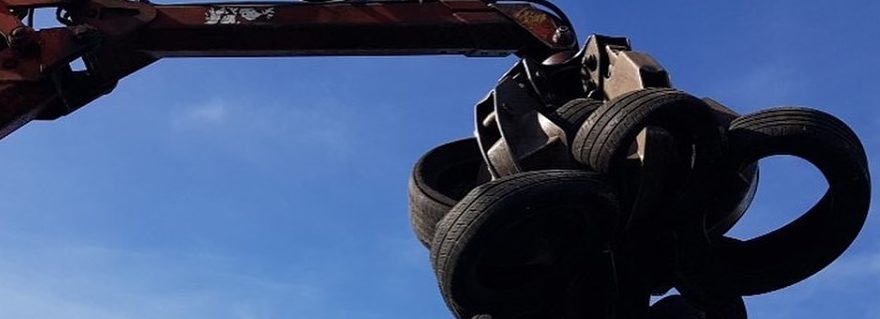 Giugliano: raccolta di pneumatici sulla Circumvallazione esterna e nell’area di Ponte Riccio