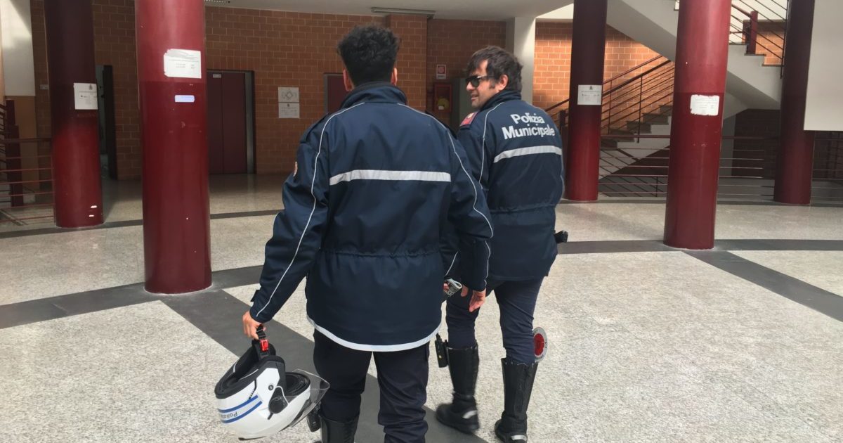 Tenta di rubare auto ad Afragola: arrestato da Polizia Locale