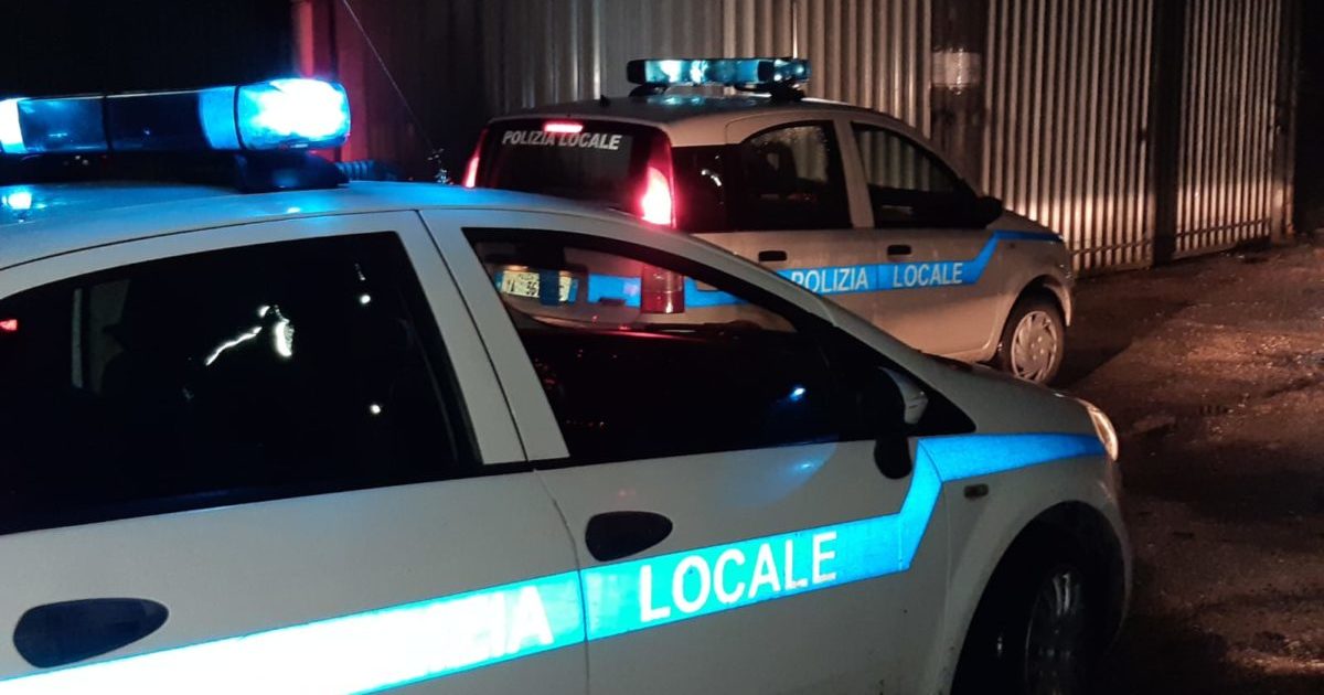 Sant’Antimo: La Polizia Locale sequestra due carrozzerie abusive