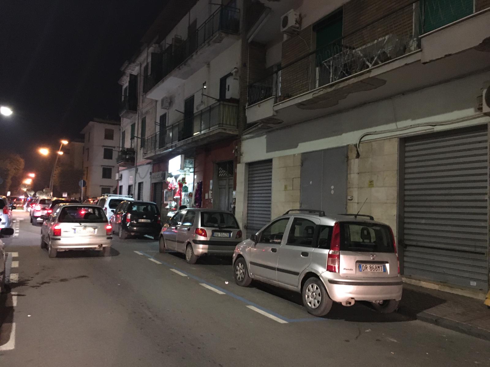 Afragola: Rapina ad un negozio di telefonia, inseguimento e spari in città