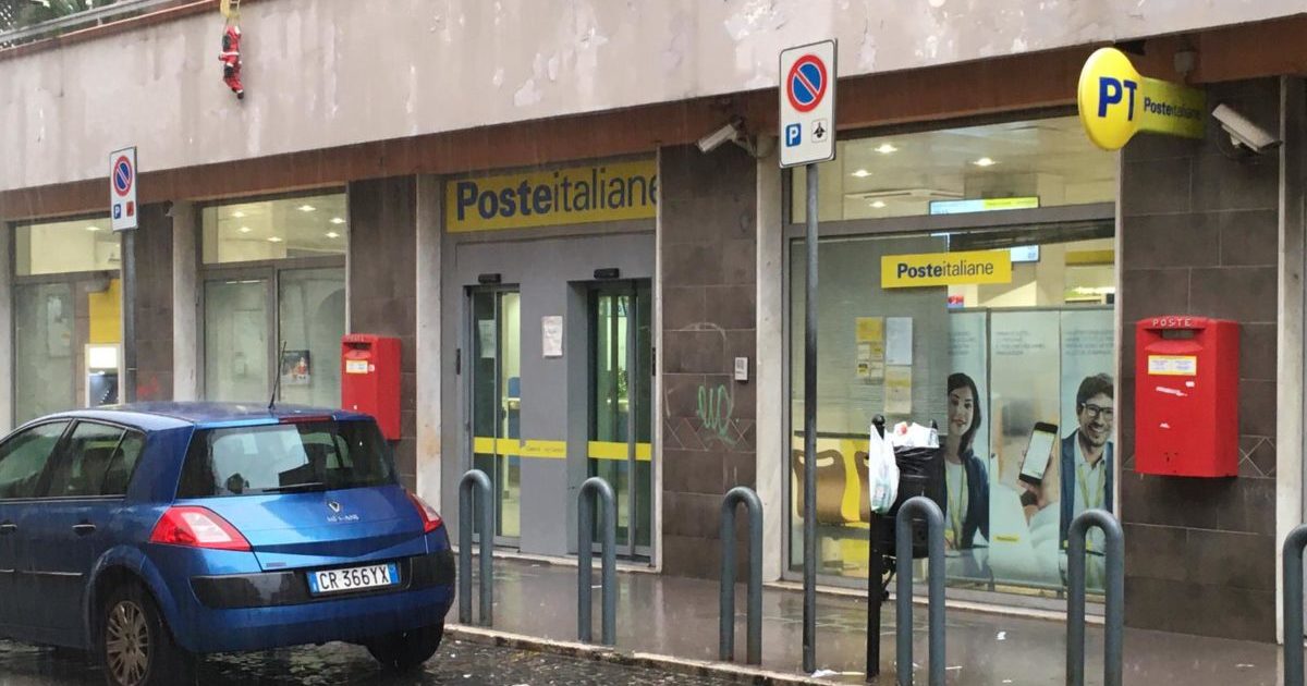 Casoria: Rapina a mano armato alle poste di via Cavour