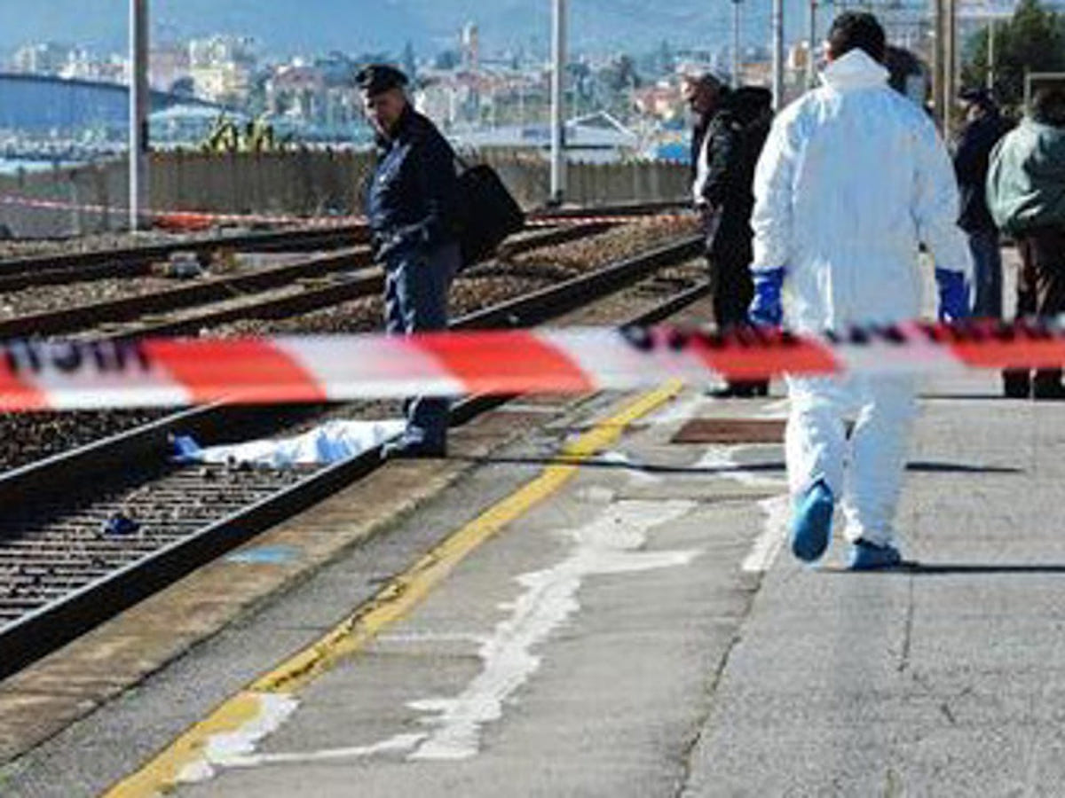 Tragedia alla stazione di Sant’Antimo: uomo si lancia sui binari. Tutti i treni annullati