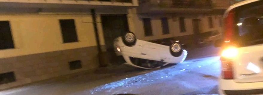 Afragola: Grave incidente stradale in città, auto ribaltata