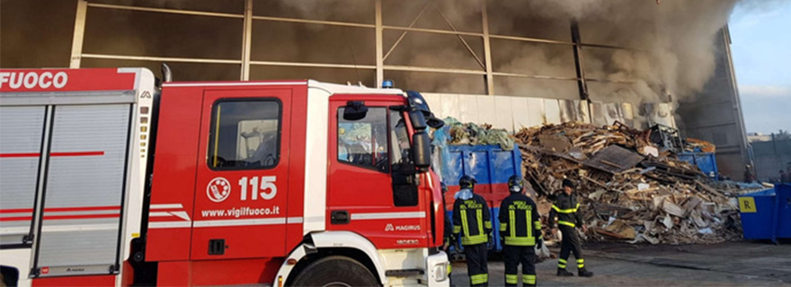 Teverola: Incendio in azienda che stocca rifiuti