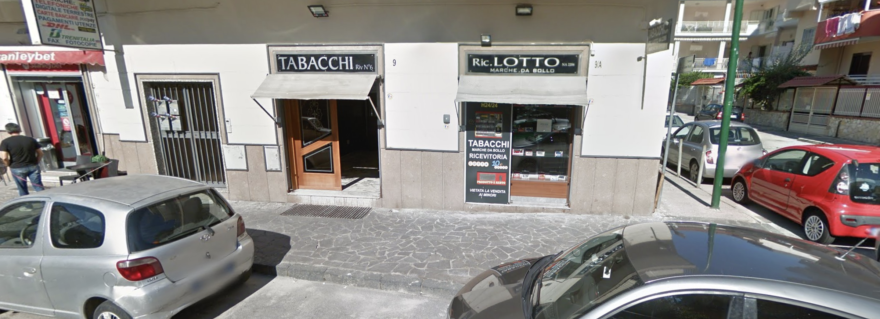 Casoria: ladri saccheggiano il tabacchi in via Puccini