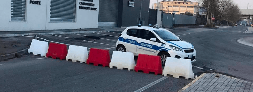 Casalnuovo blindata, chiuse due strade d’accesso e di uscita