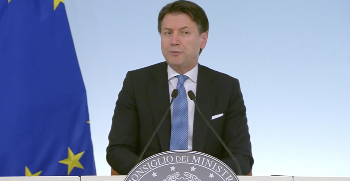 Conte al Corsera: “Anticiperemo la riapertura di bar, ristoranti e parrucchieri. In estate si andrà in vacanza”