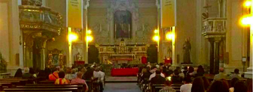 Benevento: non sopporta le campane, picchia parroco e sagrestano