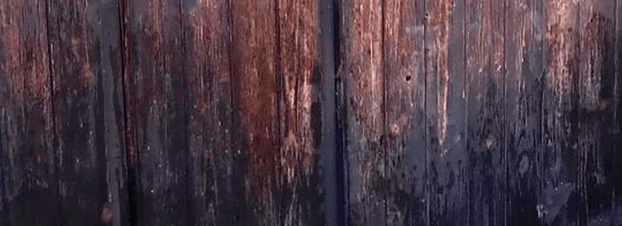 Caivano: chiede i buoni spesa e in preda alla disperazione incendia il portone del Comune