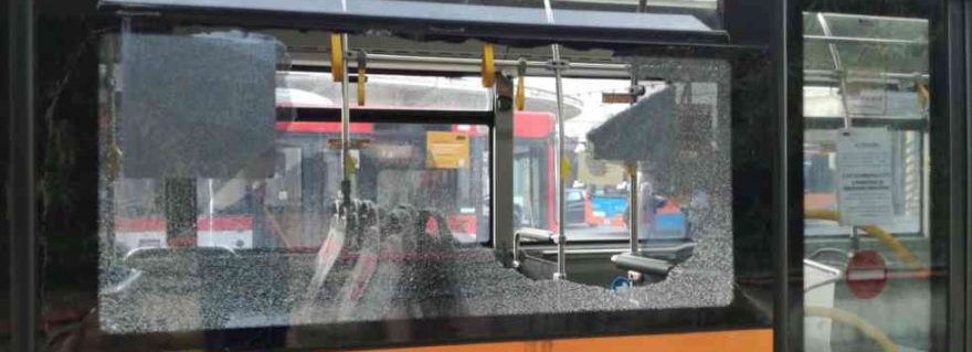 Casoria: Bus dell’ANM preso a sassate ad Arpino