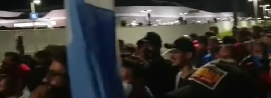 Afragola: Si appartano nel parcheggio della Tav, travolti dall’entusiasmo dei tifosi