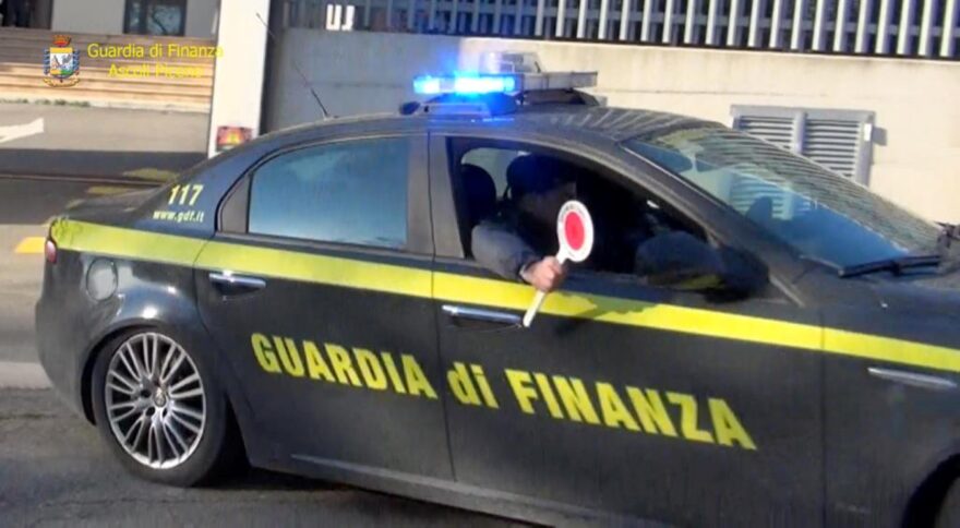 Guardia di Finanza di Frattamaggiore: sequestrate 100mila mascherine