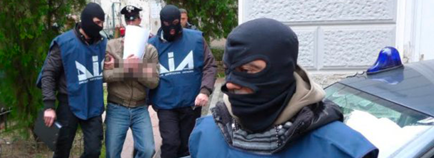 Omicidi di Camorra a Sant’Antimo e Grumo Nevano nel 2004 e 2014, arrestati killer e mandati