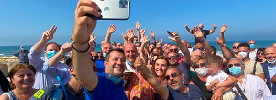 Blitz di Salvini a Mondragone: A quest’ora gli ubriaconi dormono