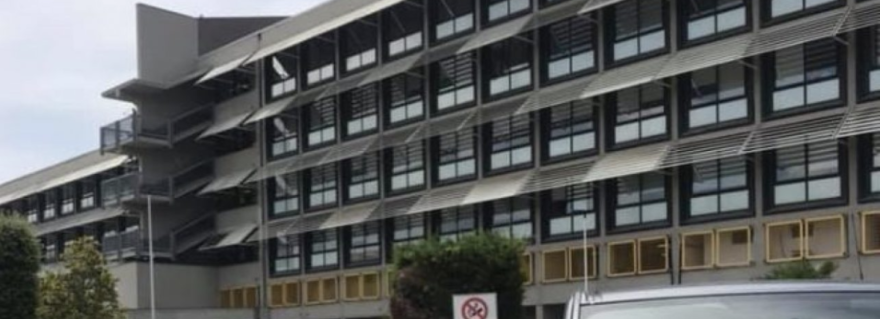 Lite al pronto soccorso, ex infermiere cava gli occhi ad un uomo