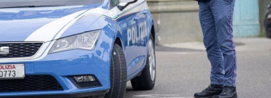 Acerra: Fuggono all’Alt della Polizia, dopo l’inseguimento un uomo si dilegua nel cimitero
