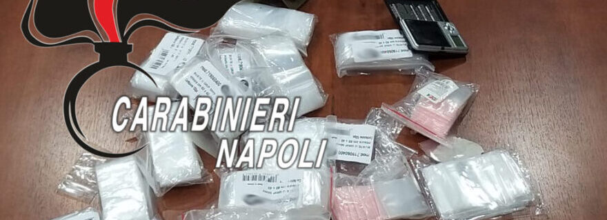 Afragola: Nasconde 2 chili e 600 grammi di droga in casa, 47enne arrestata