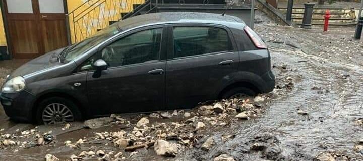 Sarno: 22 anni dopo il fango invade il centro storico, evacuazione in corso