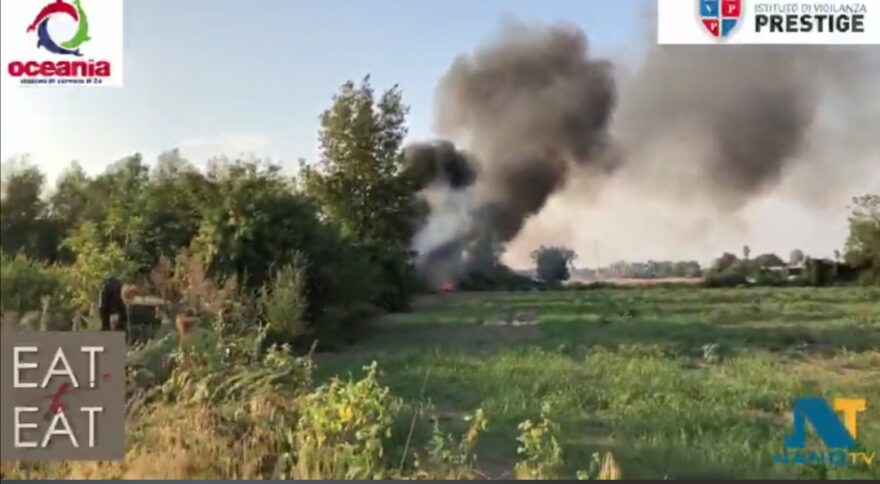 Afragola: Incendio nei pressi di Ikea, in fiamme rifiuti di ogni genere